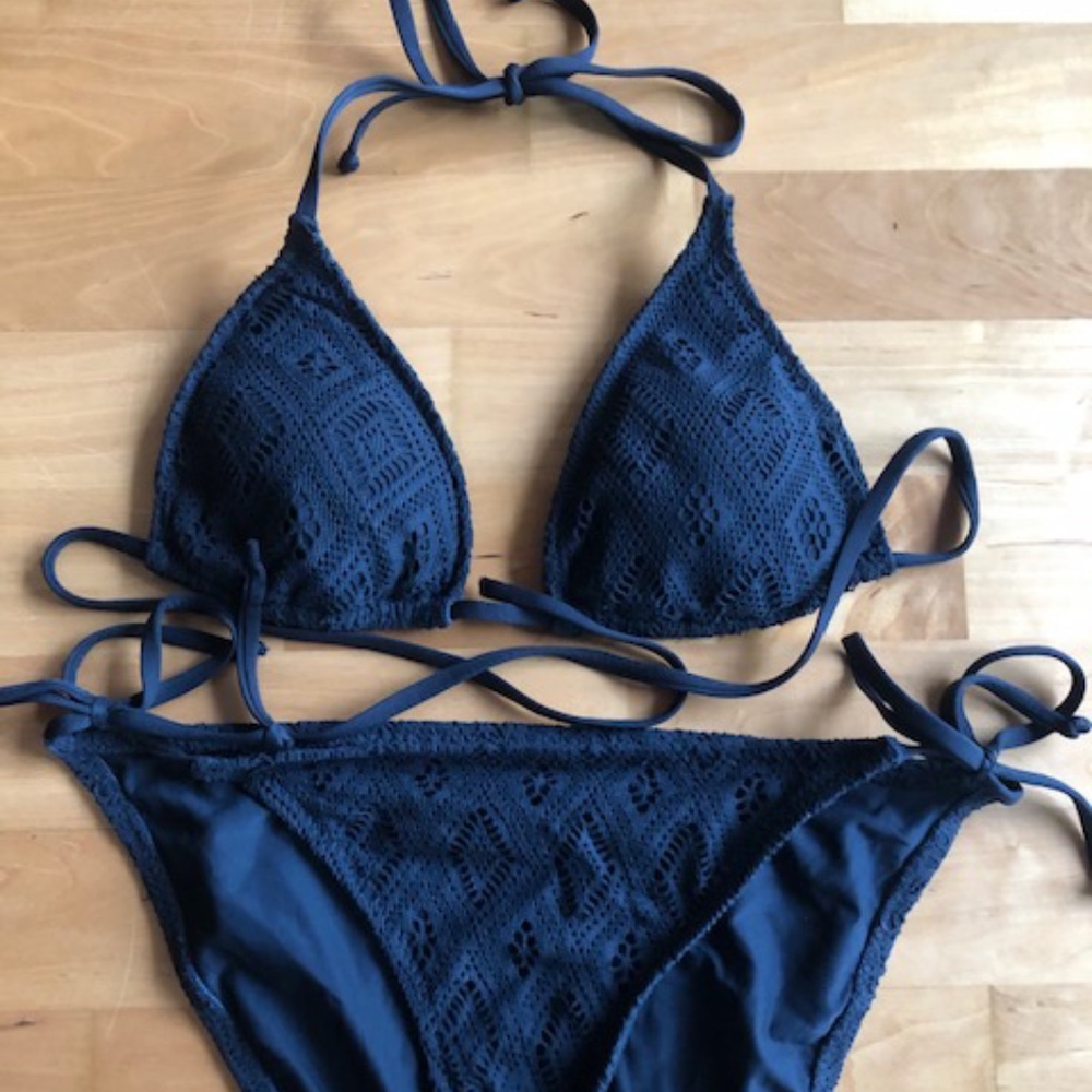 BECCA black bikini size M/L...NWOT